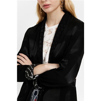 Blazer en logomanía brillante
