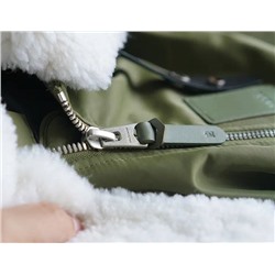 Mackag*e тонкая, но в тоже время тёплая пуховая мужская куртка , отшиты на фабрике из остатков оригинальных тканей бренда,(Цена на оф сайте выше 70 000 )