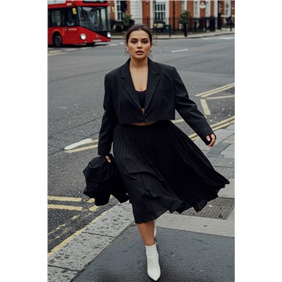 Siyah Crop Astarlı Büyük Beden Blazer Dokuma Ceket TBBSS24AG00003