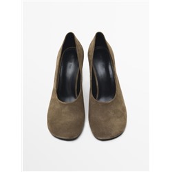 Split suede heeled shoes