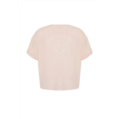 Açık Pembe %100 Pamuk Sırt Baskılı Geniş Rahat Kesim Bisiklet Yaka Örme T-Shirt TBBSS24BF00025