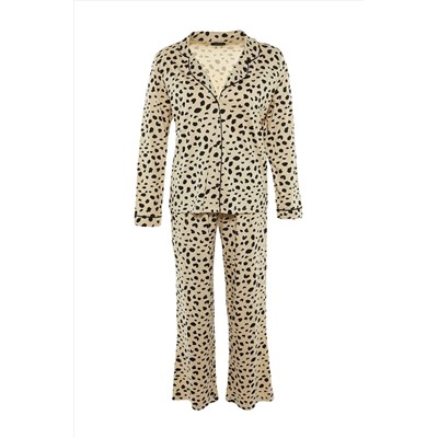 Çok Renkli Animal Desenli Gömlek Yaka Örme Pijama Takımı TBBAW23AI00015