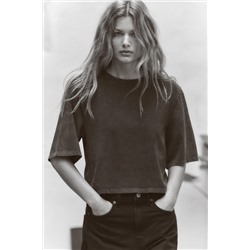CROPPED T-SHIRT WITH SHOULDER PADS