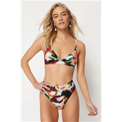 TRENDYOLMİLLA Soyut Desenli Üçgen Yüksek Bel High Leg Hipster Bikini Takımı TBESS22BT0016