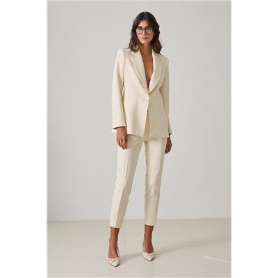 Костюм экрю