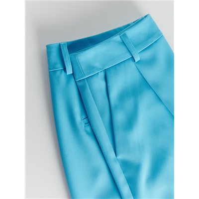 Hose mit Bügelfalten
