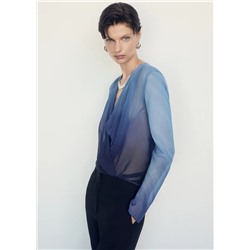 Blusa cruzada semitransparente
