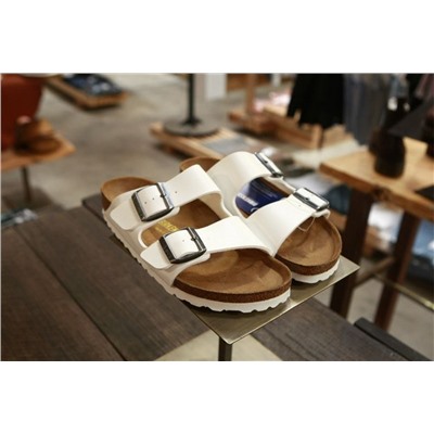 Очень удобные шлепанцы  унисекс  BIRKENSTOC*K Arizon*a