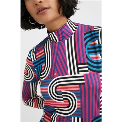 Camiseta cuello alto geometrías