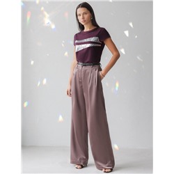 Нарядная футболка с блестящим принтом