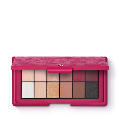 charming escape maxi eyeshadow palette