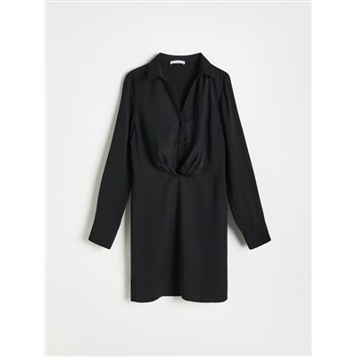 Kleid mit Kragen