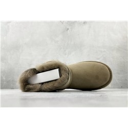 UG*G Bailey Mini Bailey Button II Boot