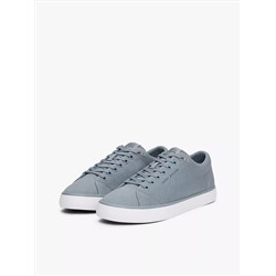 Canvas Low-Top Sneaker