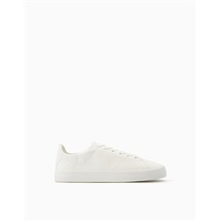 Men’s monochrome trainers.