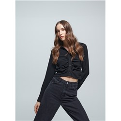 Weiße Bluse mit Raffungen