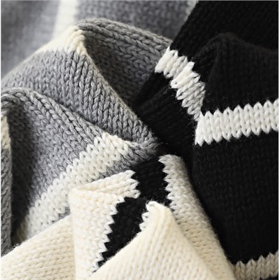 Свитер вязаный с круглым вырезом