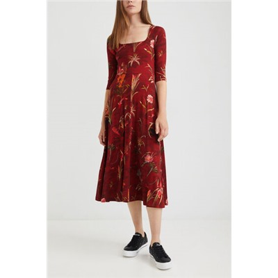 Vestido escotado vuelo