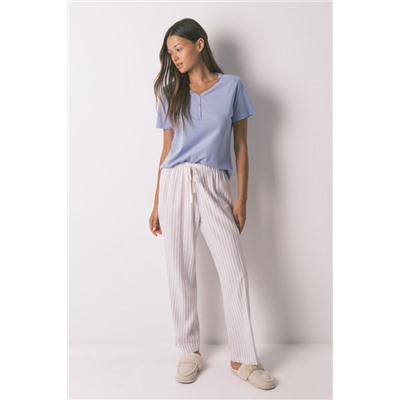 Conjunto de zapatillas, pantalón y camiseta