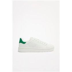 Sneakers with colour detail
