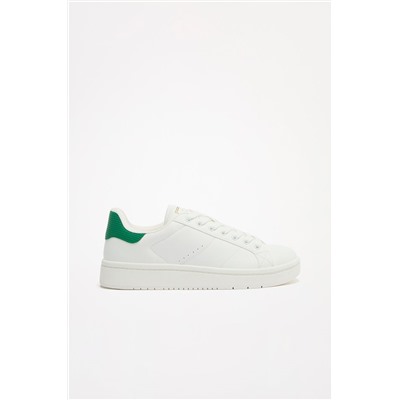 Sneakers with colour detail