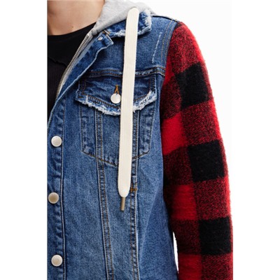 Chaqueta vaquera mangas cuadros