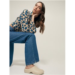 Jeans mit weitem Bein und geschlitzten Säumen