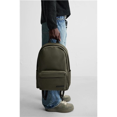 MOCHILA ENGOMADA