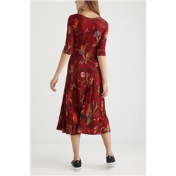 Vestido escotado vuelo