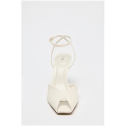 HEELED SANDALS WITH CUT-OUT DETAIL