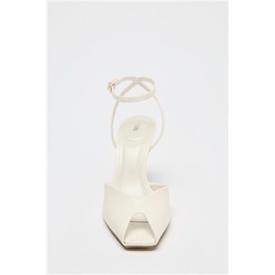 HEELED SANDALS WITH CUT-OUT DETAIL