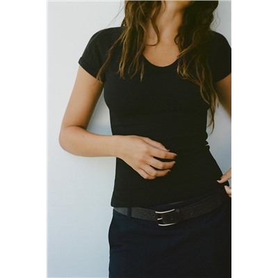 V-NECK RIBBED T-SHIRT