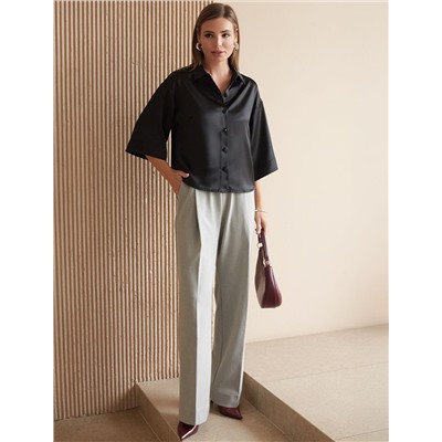 Блузка с короткими рукавами из плотного струящегося сатина