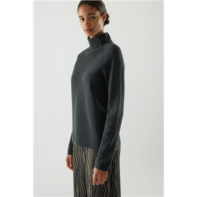 KNITTED TURTLENECK SWEATER