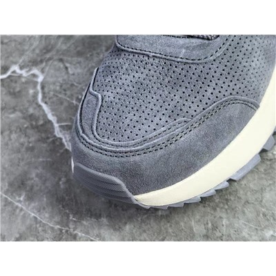 Женские кожаные кроссовки, экспорт в Россию