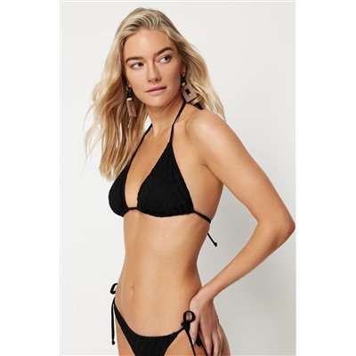 Trendyolmilla Siyah Üçgen Dokulu Bikini Üstü TBESS23BU00272