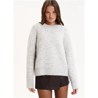 Женский свитер свободного покроя