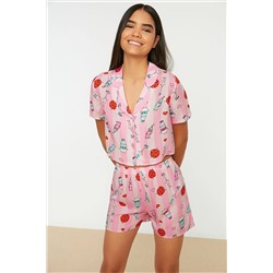 TRENDYOLMİLLA Çok Renkli Comics Viskon Gömlek-Şort Dokuma Pijama Takımı THMSS22PT0069