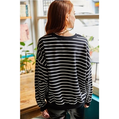 Olalook Kadın Siyah Beyaz Çizgili Basic Yumuşak Dokulu Salaş Sweatshirt SWT-19000457