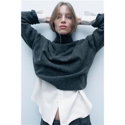 SOFT PLAIN KNIT SWEATER
