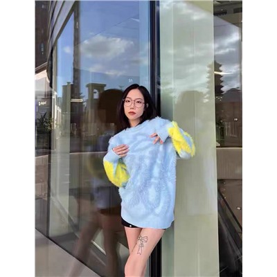 Женский свитер с пушистой аппликацией 😃