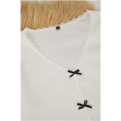 Ekru Beyaz Pamuklu Dantelli ve Kurdele/Fiyonk Detaylı Fitilli Örme Pijama Takımı TBBAW26AI00021