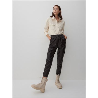 Jogpants aus Kunstleder