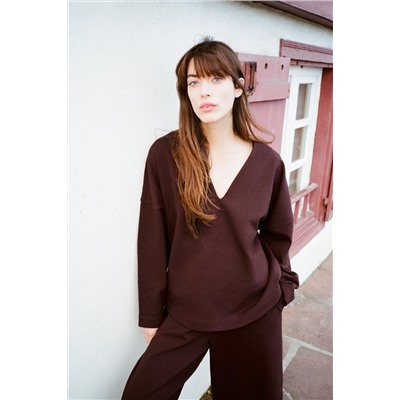 INTERLOCK V-NECK TOP