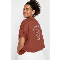 Kahverengi %100 Pamuk Sırt Baskılı Rahat Kesim Bisiklet Yaka Örme T-Shirt TBBSS24BF00025