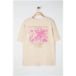 Bej Oversize Fit %100 Pamuk Ön ve Arka Baskılı Örme Büyük Beden T-Shirt TBBSS25BF00002