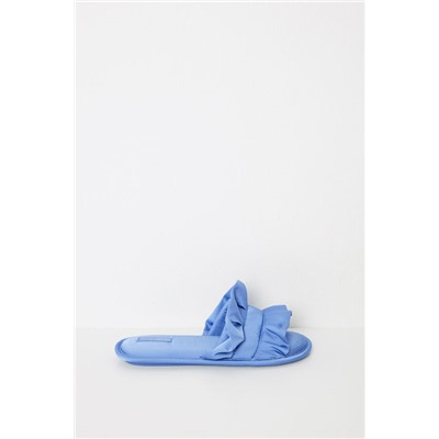 Zapatillas casa satén volantes azul