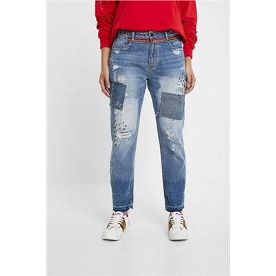 Pantalón vaquero Boyfriend tachuelas