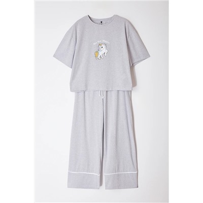 Trendyol Curve Gri Baskılı Wide Leg Crop Boy Örme Pijama Takımı TBBAW23AI00040