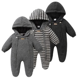 Комбезик, просто любовь, очень крутой, внешне схоже на шерсть, внутри утеплитель тонки,  теплая весна/ осень.